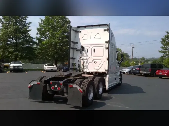 2019 Freightliner X12564ST