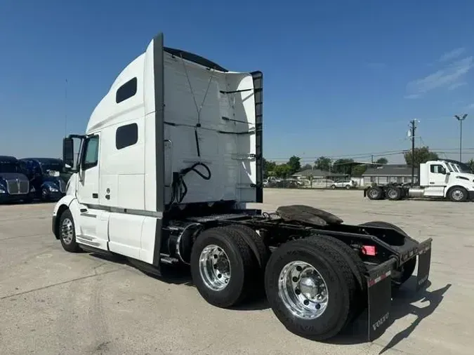 2022 Volvo VNL64T760