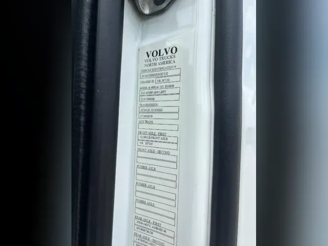 2022 VOLVO VNL64T860