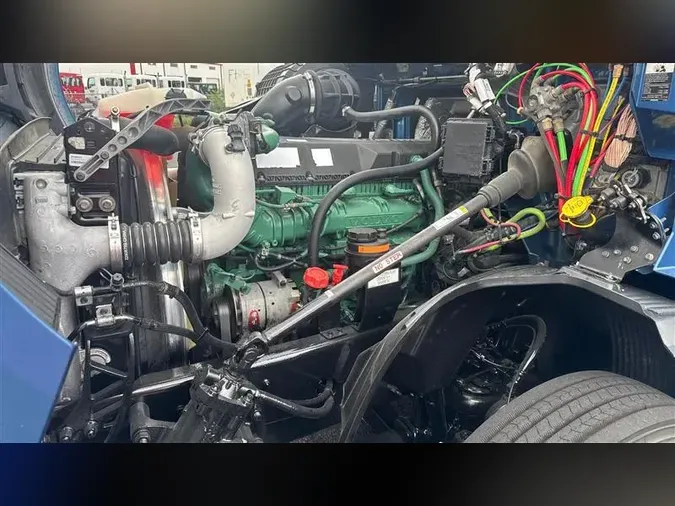 2020 VOLVO VNL760