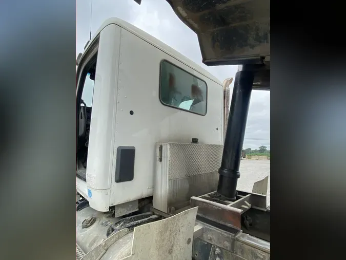 2015 PETERBILT 567