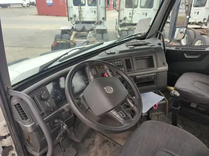 2019 VOLVO VNL64T-300