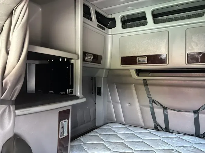 2022 Peterbilt 389