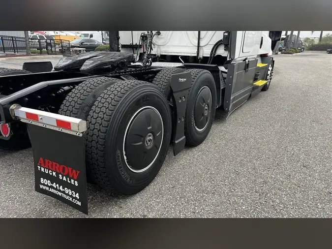 2022 FREIGHTLINER CA126