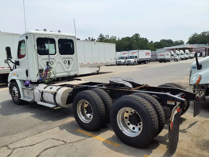 2019 FREIGHTLINER/MERCEDES CASCADIA 113