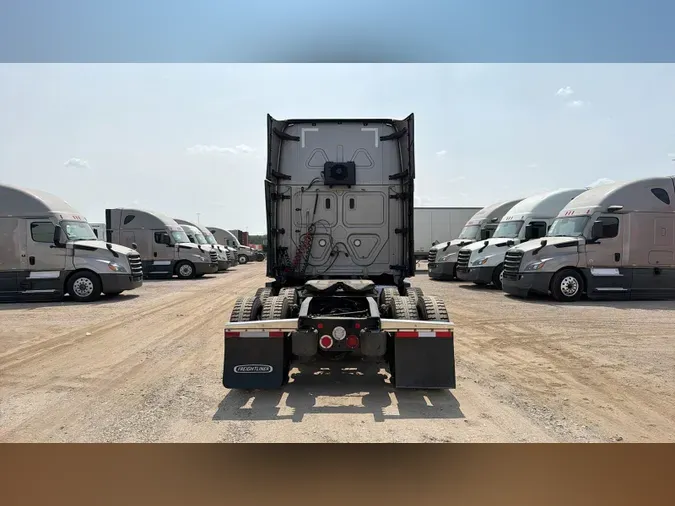 2023 Freightliner Cascadia 1267bc9daf754c1a658de072f8a7e54d973