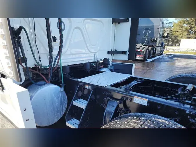 2021 FREIGHTLINER CASCADIA