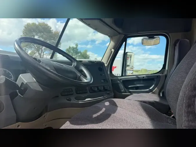 2017 FREIGHTLINER/MERCEDES CASCADIA 113