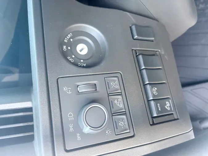 2027 VOLVO TRUCK VNR64T