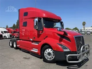 2020 VOLVO VNL64T760