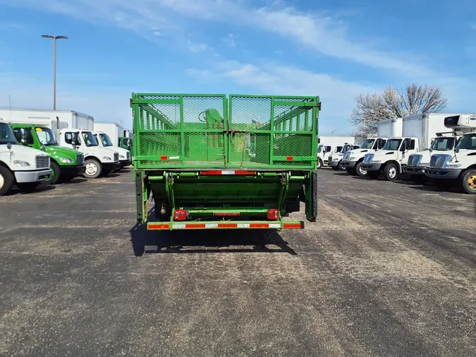 2014 FREIGHTLINER/MERCEDES M2 106