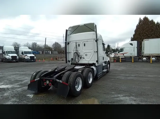 2021 Freightliner Cascadia 126