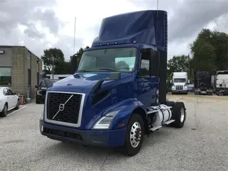 2020 VOLVO VNR42T