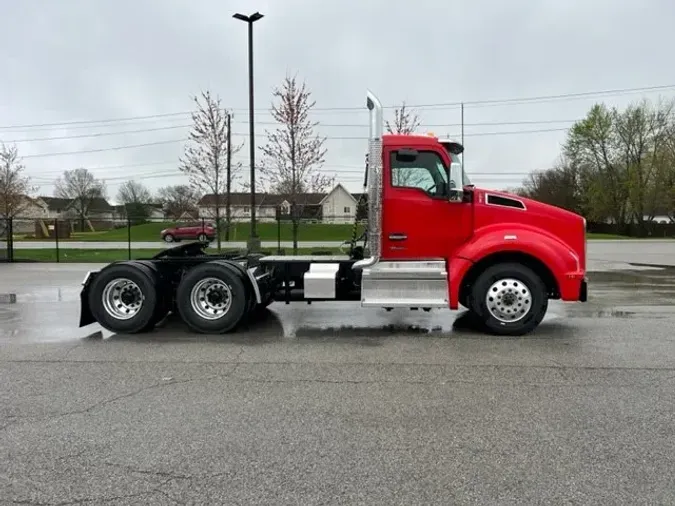 2025 Kenworth T880