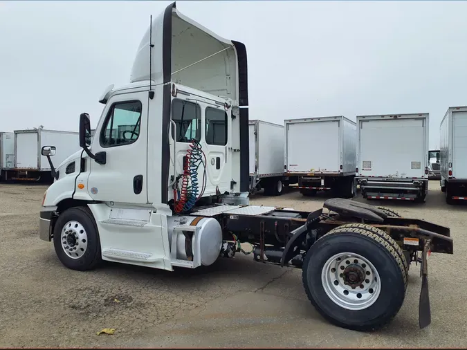 2014 FREIGHTLINER/MERCEDES CASCADIA 113