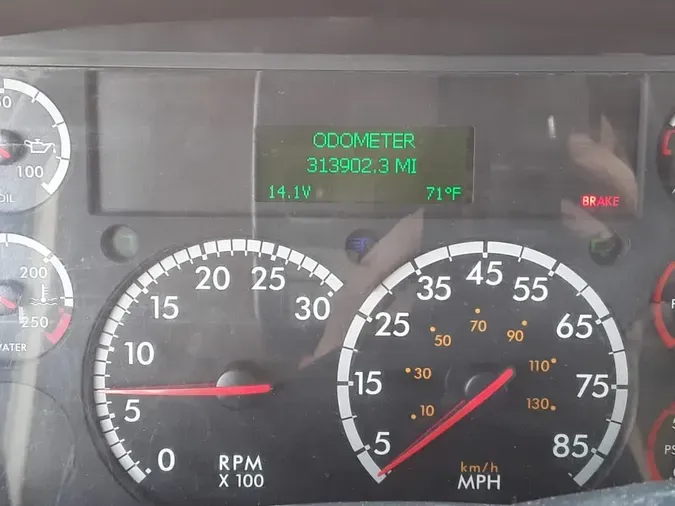 2017 FREIGHTLINER M2 106