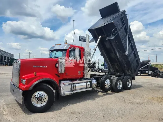 2017 WESTERN STAR 4900