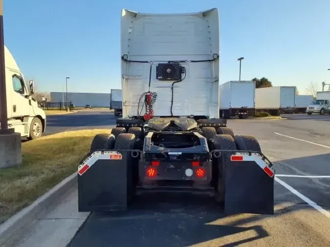 2020 VOLVO VNL64T760