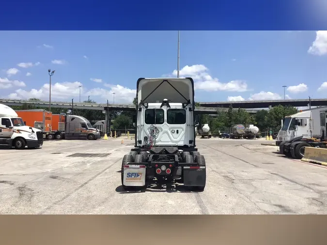 2019 Freightliner Cascadia 126