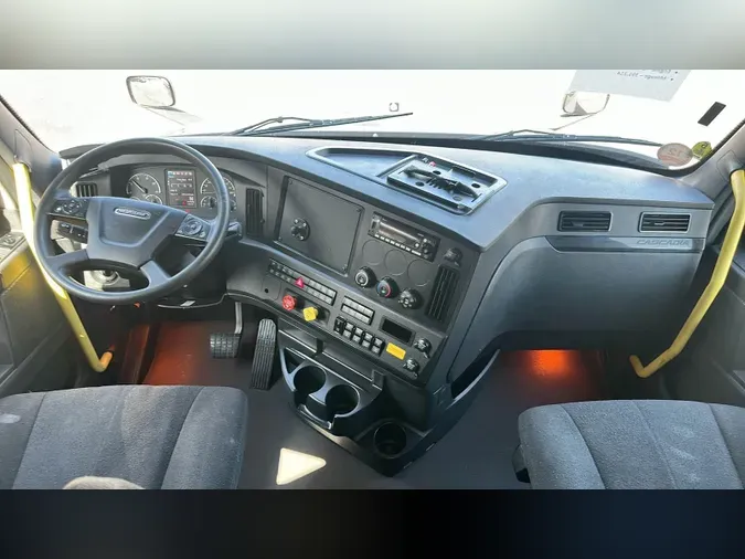 2025 Freightliner Cascadia 126