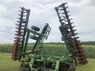 2004 John Deere 637