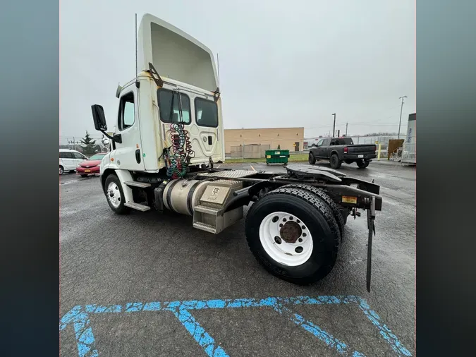 2016 FREIGHTLINER/MERCEDES CASCADIA 113