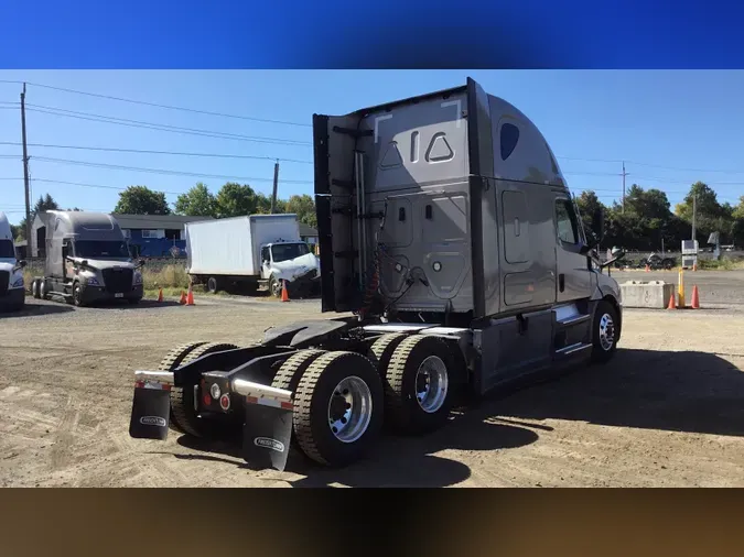 2021 Freightliner Cascadia 126