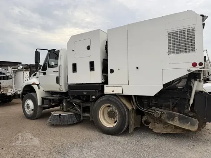 2012 INTERNATIONAL DURASTAR 4400