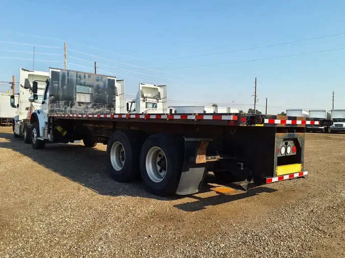 2018 FREIGHTLINER M2 106