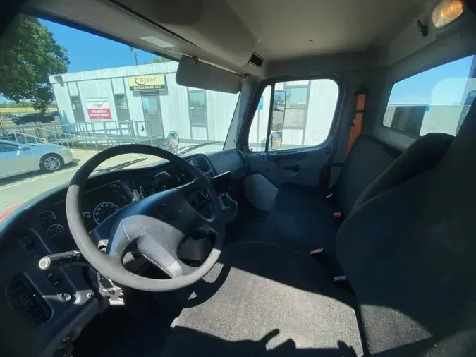 2019 FREIGHTLINER/MERCEDES M2 106
