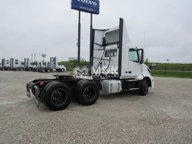 2025 VOLVO VNL64T300N