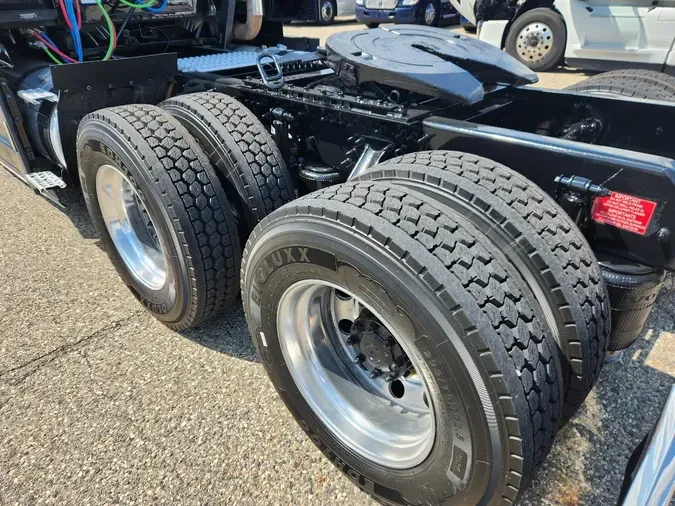 2024 VOLVO VNL64T860