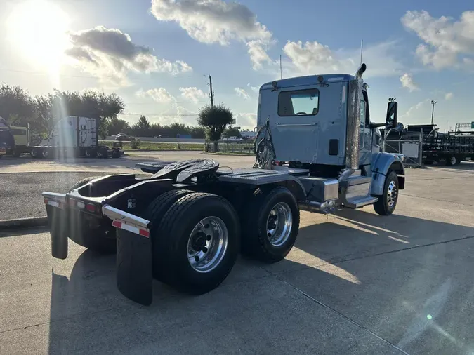 2022 Peterbilt 567