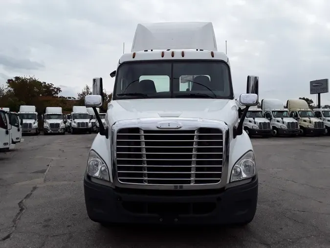 2017 FREIGHTLINER/MERCEDES CASCADIA 113