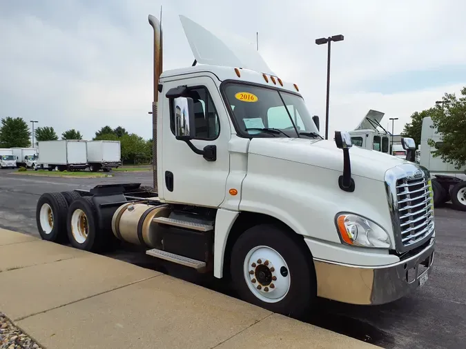 2016 FREIGHTLINER/MERCEDES CASCADIA 125