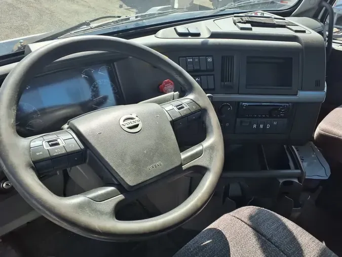 2019 VOLVO VNR42T 300