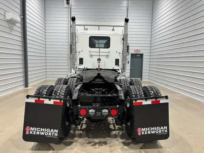 2027 Kenworth T880
