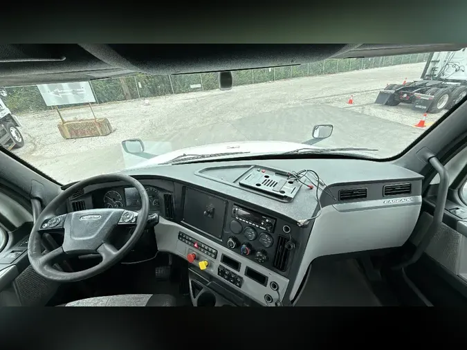 2020 Freightliner Cascadia 126