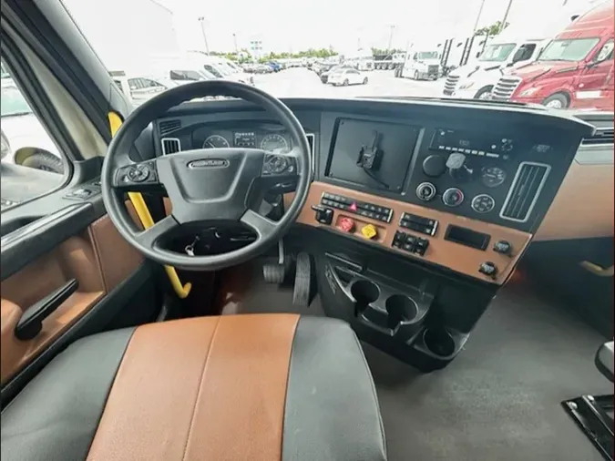 2023 Freightliner Cascadia 126