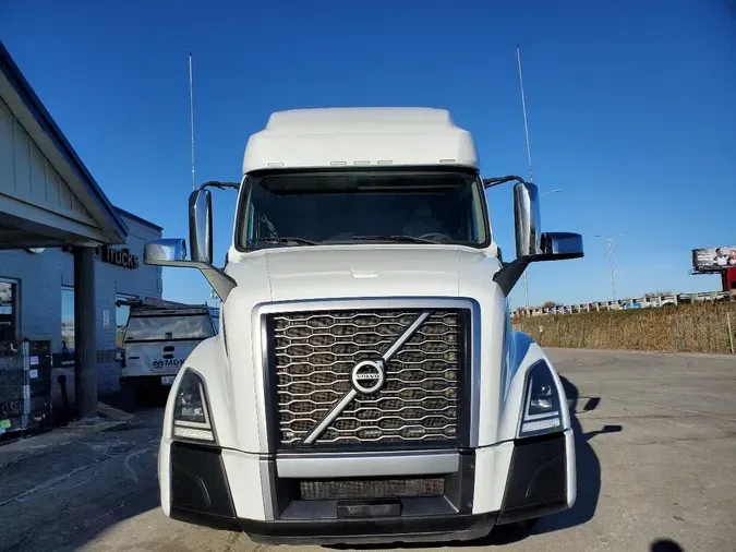 2021 VOLVO VNL64T760