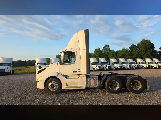 2020 Volvo VNL300