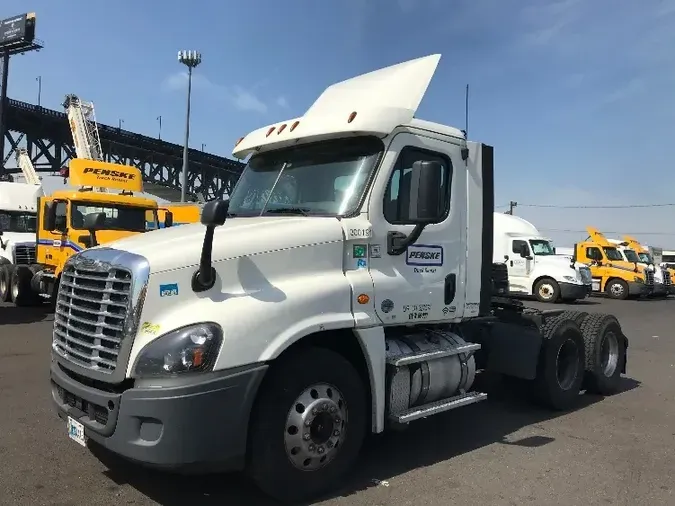 2018 Freightliner X12564ST