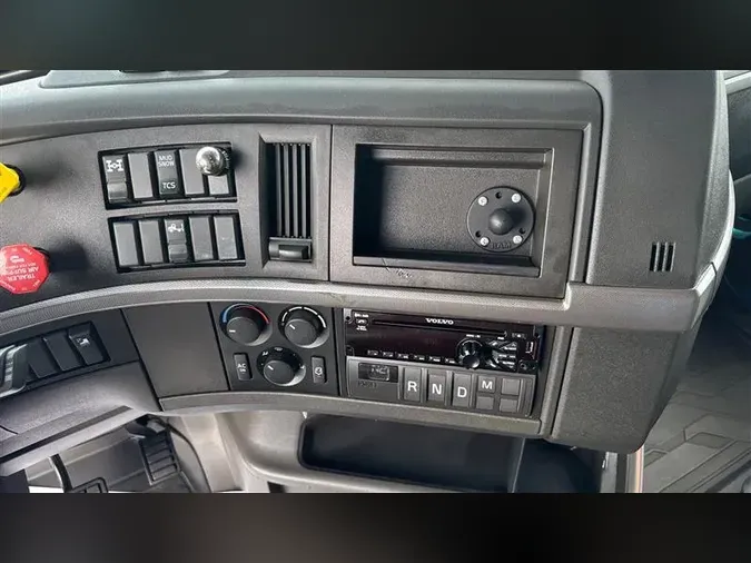 2020 VOLVO VNL760