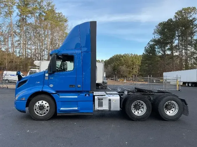 2020 Volvo VNR64300