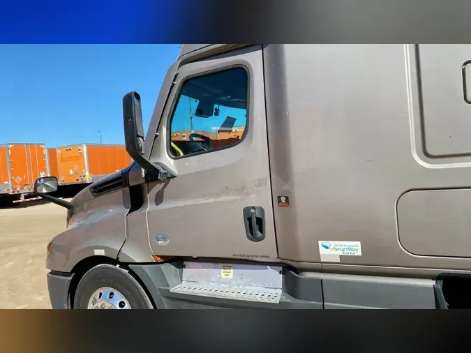 2023 Freightliner Cascadia 1267c2f6387e01dedbbe843c177f68174d2