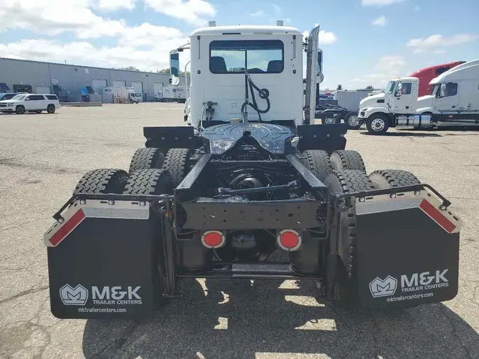 2016 MACK GU813