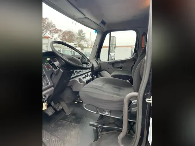 2018 FREIGHTLINER/MERCEDES M2 106