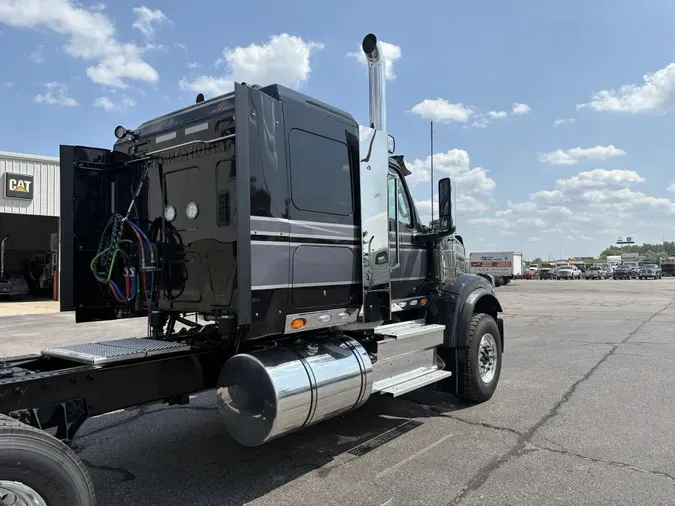 2027 International HX520 SLEEPER