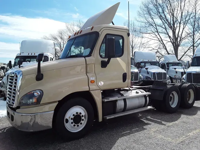 2016 FREIGHTLINER/MERCEDES CASCADIA 1257c326289fd46cbca5fe0abc9d248bab3