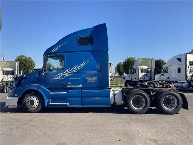 2008 VOLVO VNL64T670